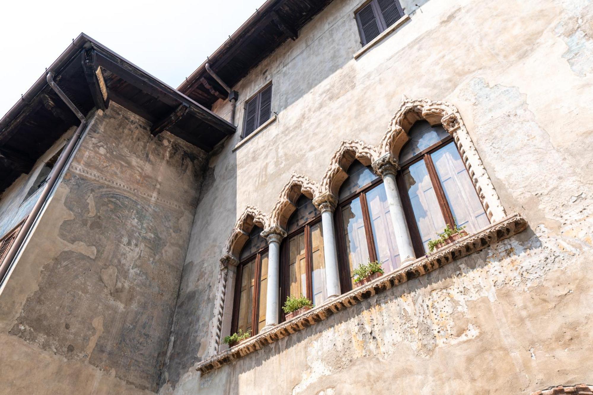 Palazzo Delle Guglie By Postcardsfrom — Fotos 3